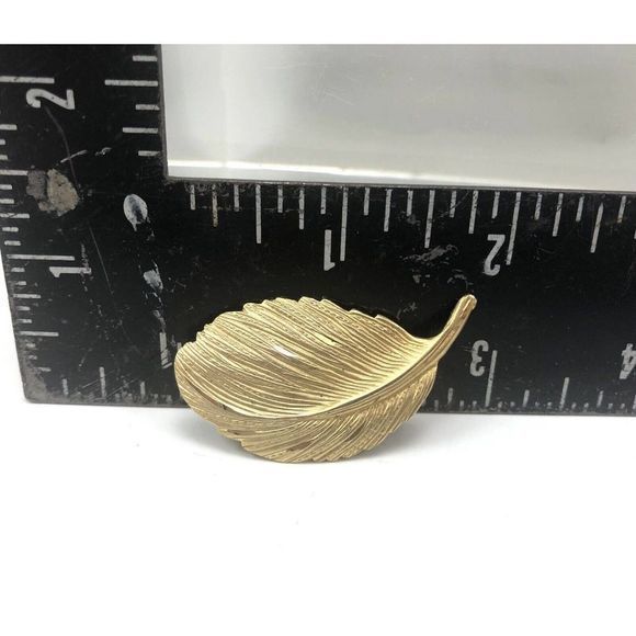 Gold Tone Feather Brooch Leaf Pin Jewelry - Picture 2 of 9